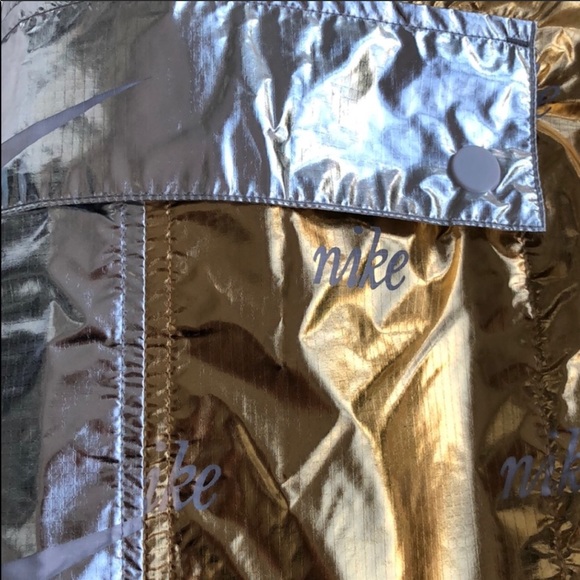 NWT Nike Metallic Logo Windbreaker - Picture 6 of 7